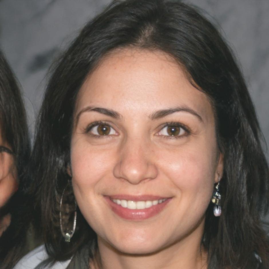 Instructor Siobhan Cavanaugh